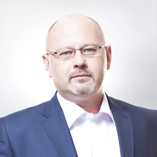 Wlodzimierz Buskiewicz portret TLO kolor